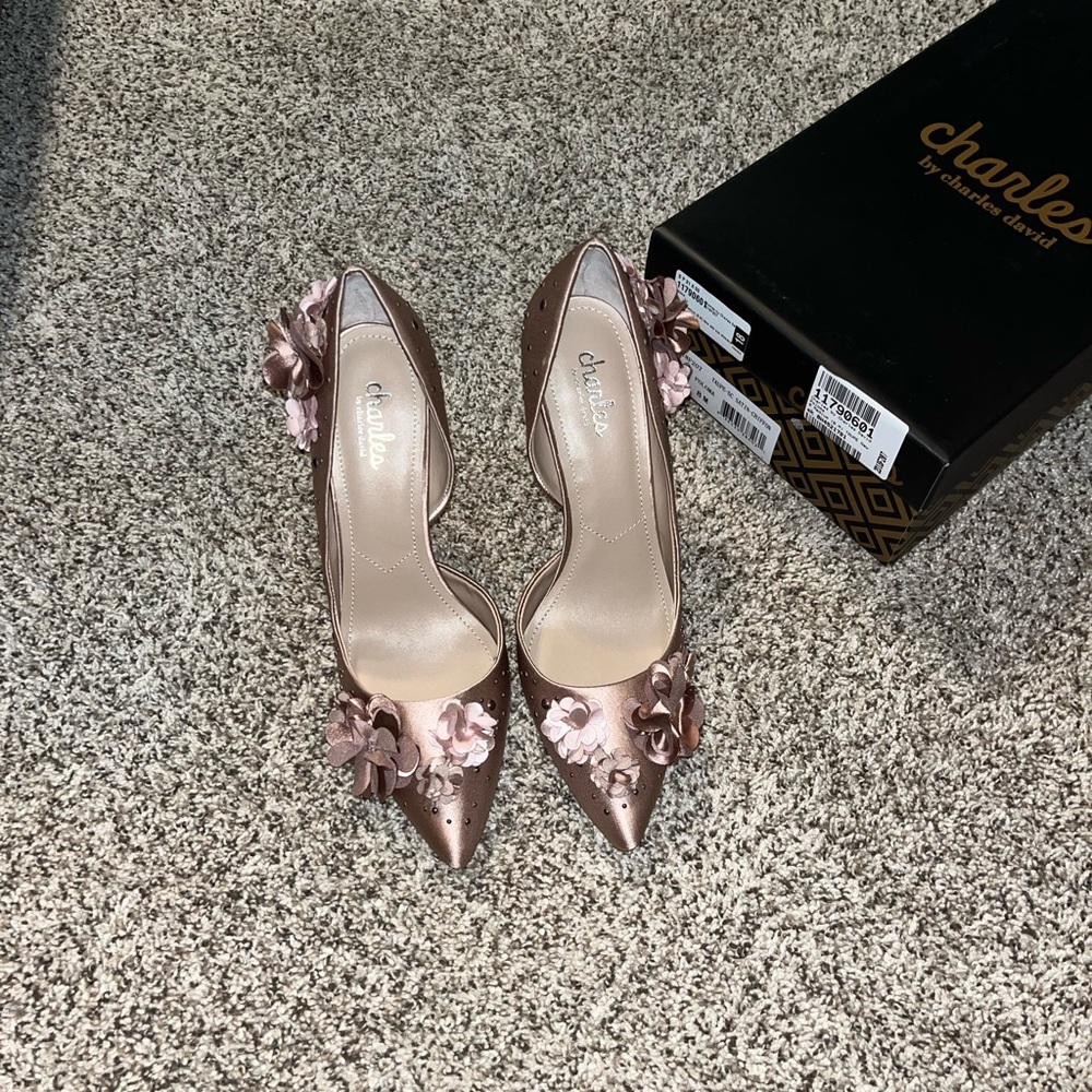NWT Charles David Dusty Pink Floral Flower Heels 8